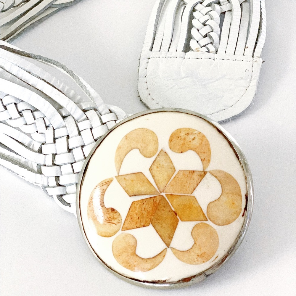 MOTIF56 Braided Genuine Leather Moroccan Belt In White With A Round Shel… - Picture 6 of 11